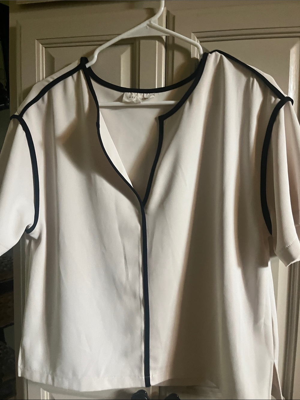 MELLODAY Cream Short-Sleeve Blouse with Black Trim